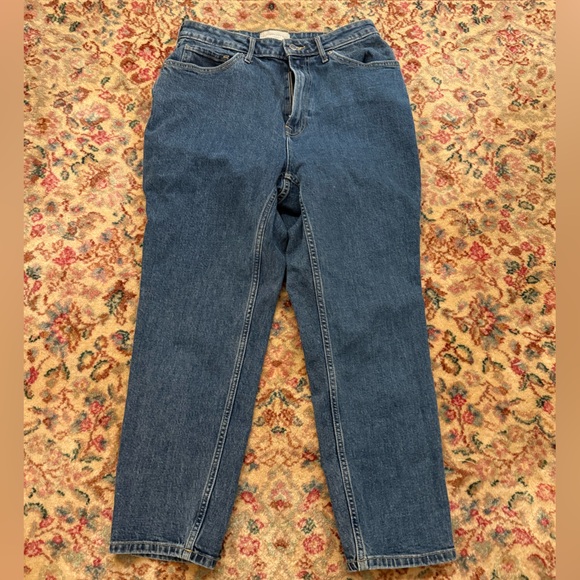 Everlane Curvy Cheeky Straight Jean - Picture 2 of 4